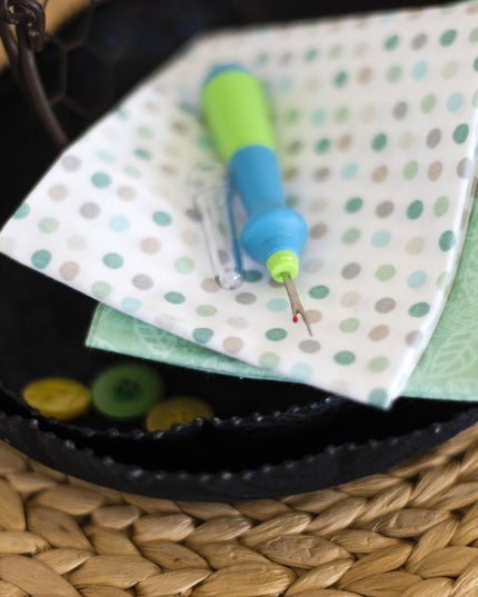 KORBOND Stitch Unpicker / Seam Ripper with Blue / Green Soft Grip Handle 110133