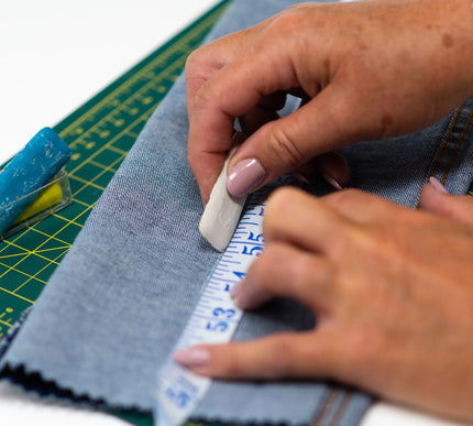 KORBOND 4 Piece Tailors Chalk with Case Clay Based Fabric Pattern Marking 110146